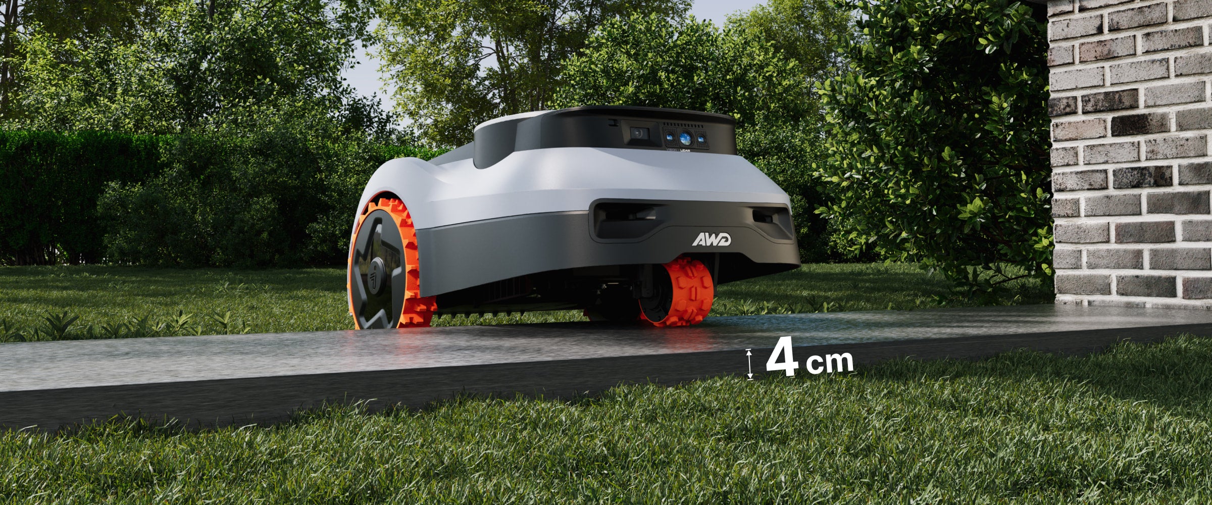 Segway Navimow i105E Mähroboter überwindet eine vier Zentimeter hohe Kante.