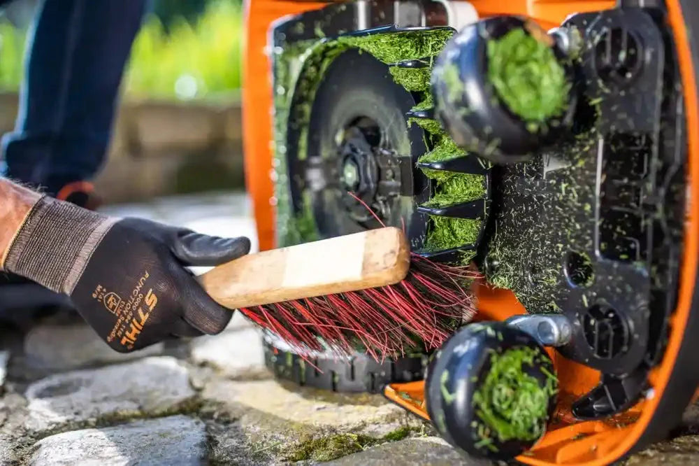 So reinigen Sie Ihren Mähroboter: Eine vollständige Anleitung