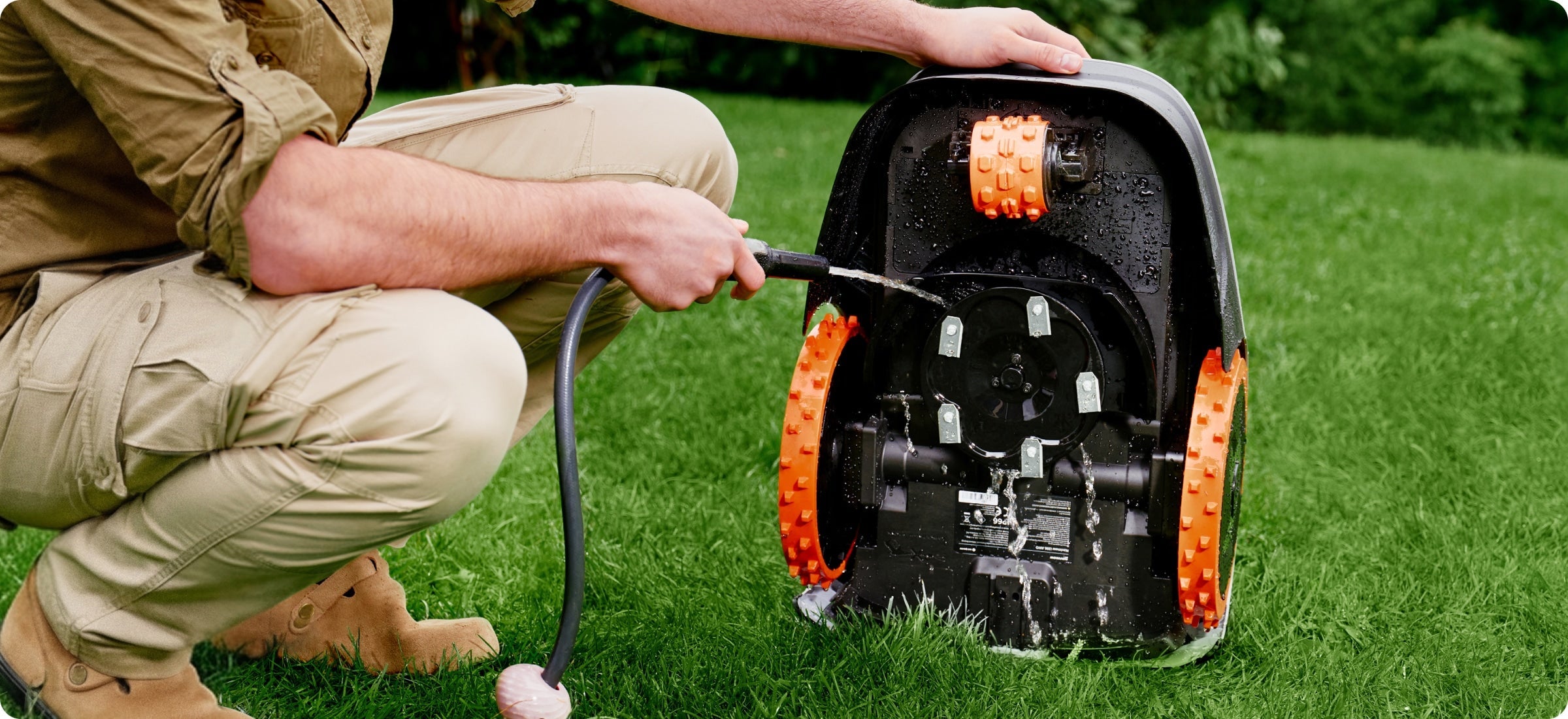 <p>Entwickelt, um Regen, Staub und Schmutz standzuhalten. Leicht abwaschbar für mühelose Pflege.</p>