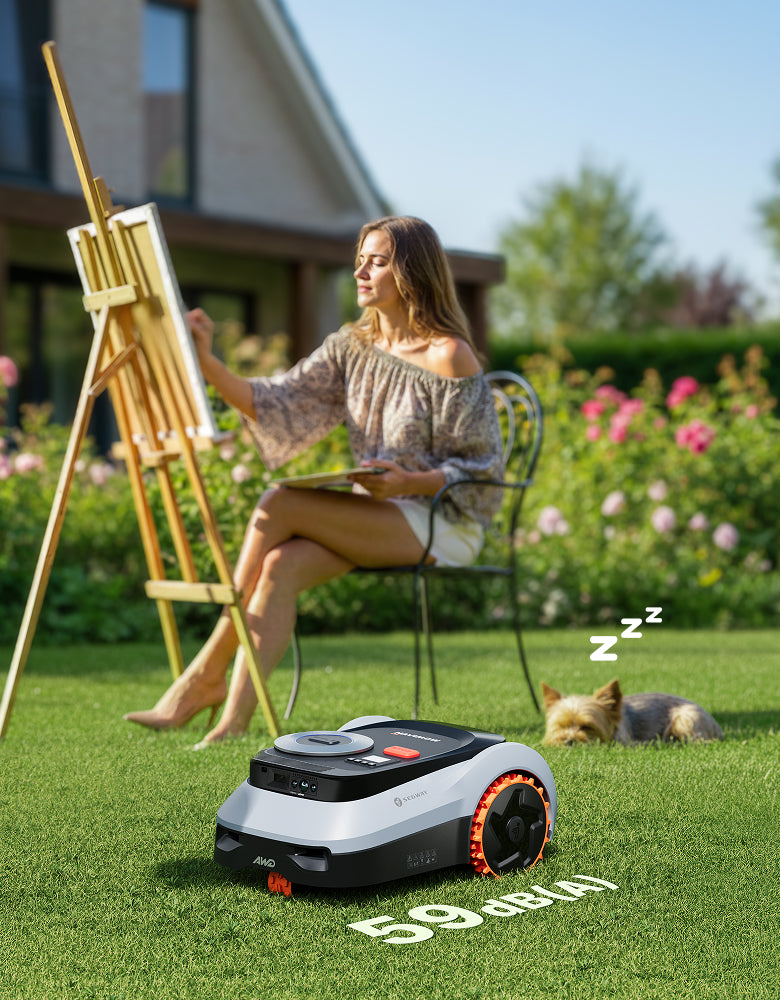 Segway Navimow i105E Mähroboter mäht leise den Rasen beim Malen.